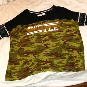 Womens size 2XL Camo hustle tee with net sleeves